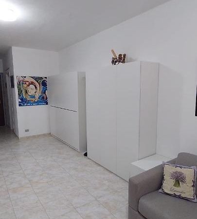 LatteAmpio Monolocale Con Terrazzo - A 2 Passi Dal Mareアパートメント エクステリア 写真