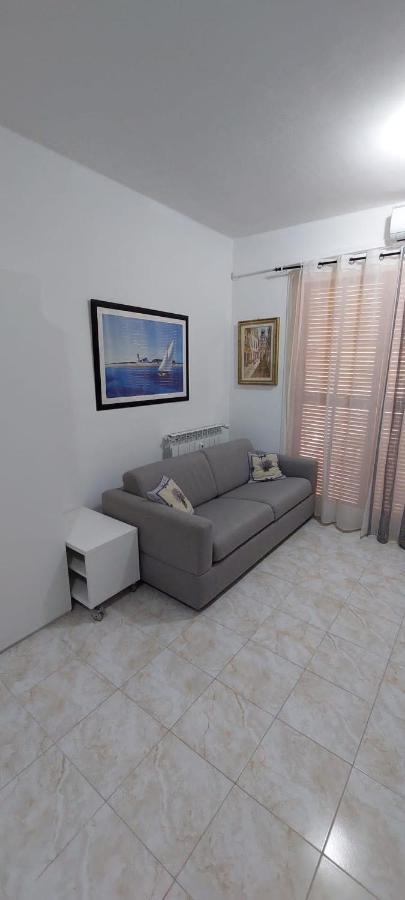 LatteAmpio Monolocale Con Terrazzo - A 2 Passi Dal Mareアパートメント エクステリア 写真